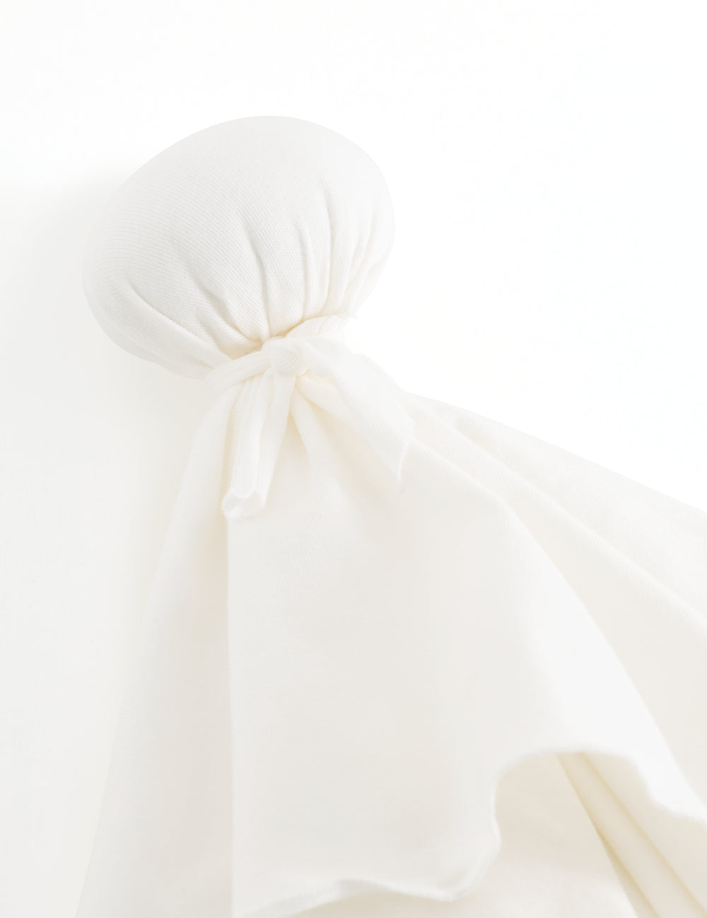 Nusseklud i hvid til nyfødt og baby