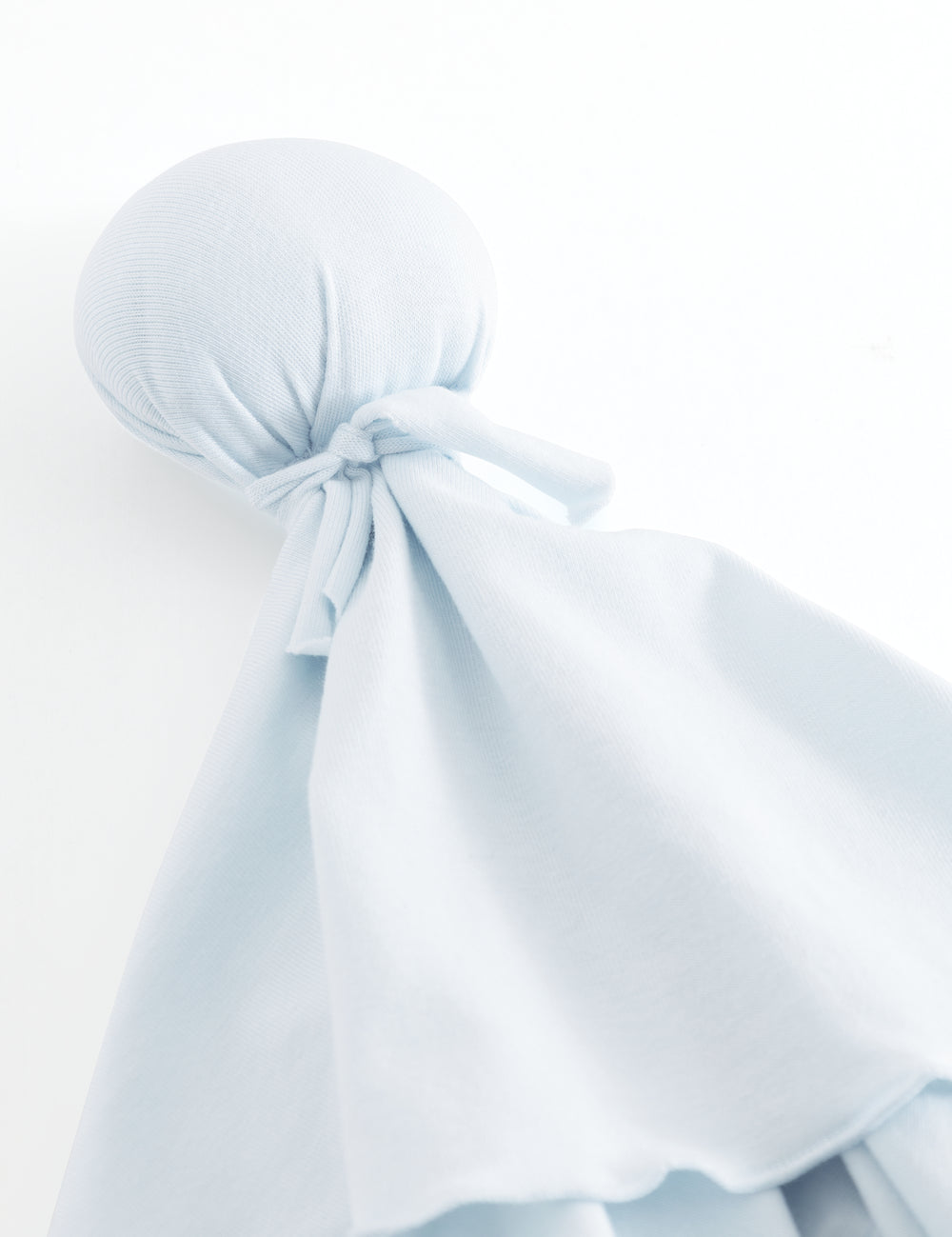 Nusseklud i lyseblå til nyfødt og baby
