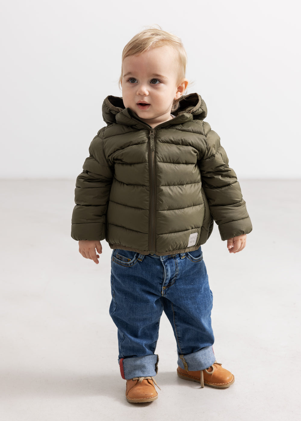 Mørkeblå denimjeans til børn med opkrøllet ben og synlige lommer