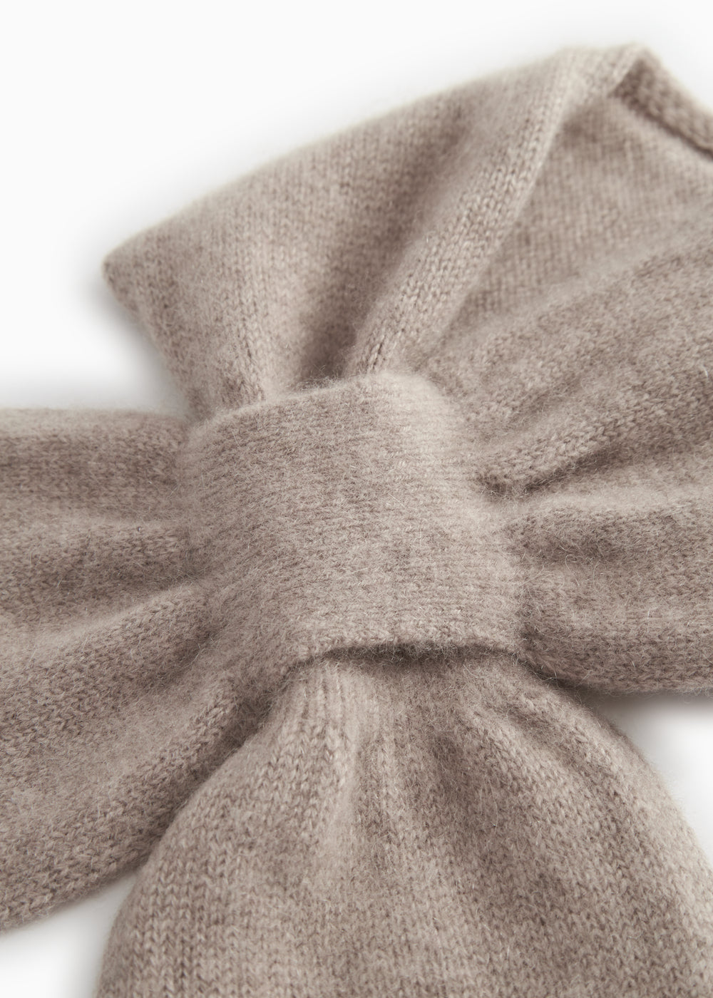 Baby-tørklæde i alpaca melange, beige meleret, tætstrikket knude og søm