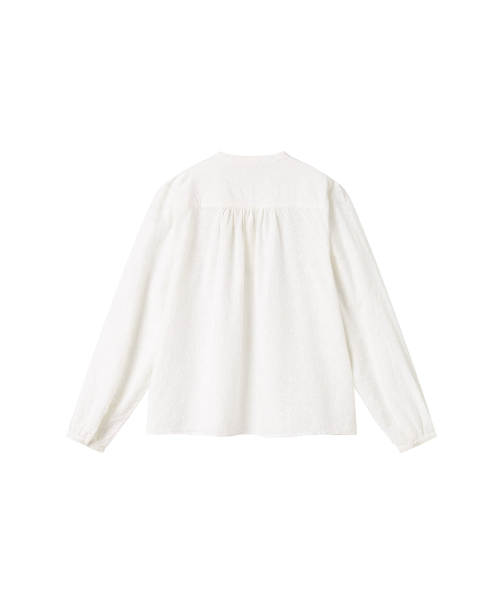 Hvid skjortebluse med lange ærmer og broderede detaljer