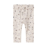 Babybukser i lyst stof med Moomin-print
