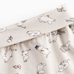 Babybukser med fødder i lyst stof med Moomin-print