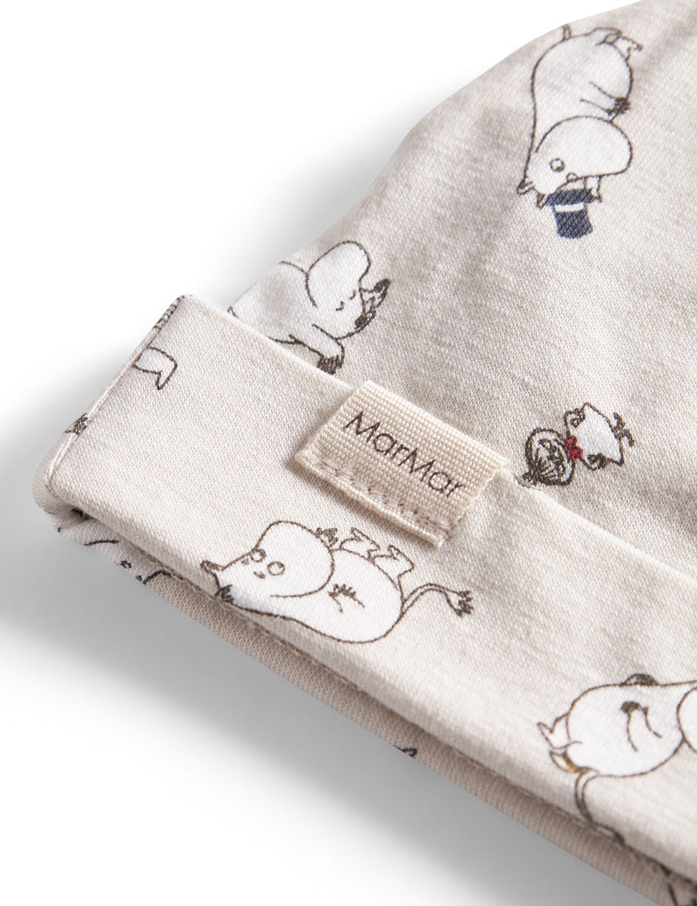 Babyhue med Moomin-print i lyse farver og knude på toppen