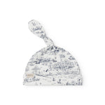 Hue til nyfødt med kant der kan foldes ned og, sød knude og Moomin print