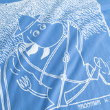 Langærmet bluse i blå med hvidt Moomin-scoutmotiv foran