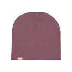 Ribbet lilla beanie til børn med lille mærke foran