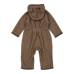 Brun teddyheldragt til baby, set bagfra med hætte og lange ører