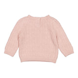 lyserød, strikket babytrøje med rund hals og hulmønster