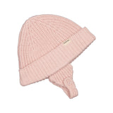 lyserød, strikket babyhue med opsmøg og hagerem