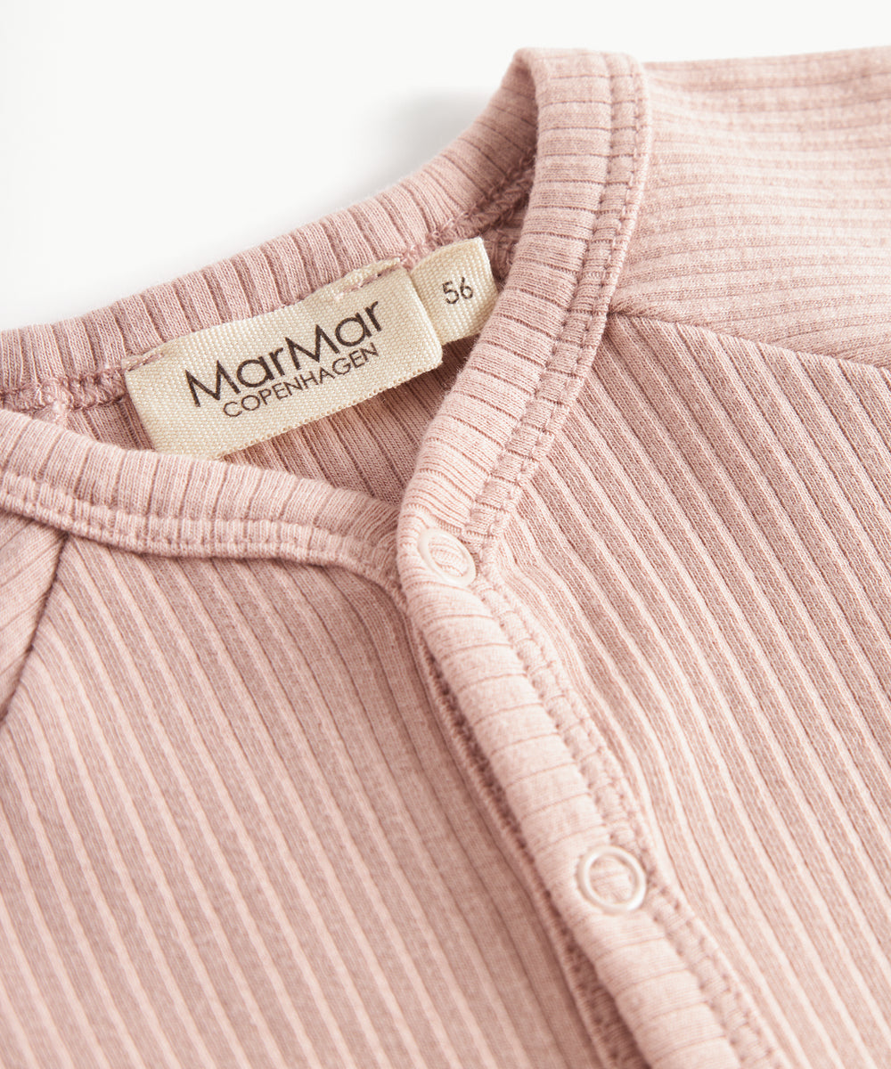 Lyserød ribstrikket cardigan til børn med knapper foran