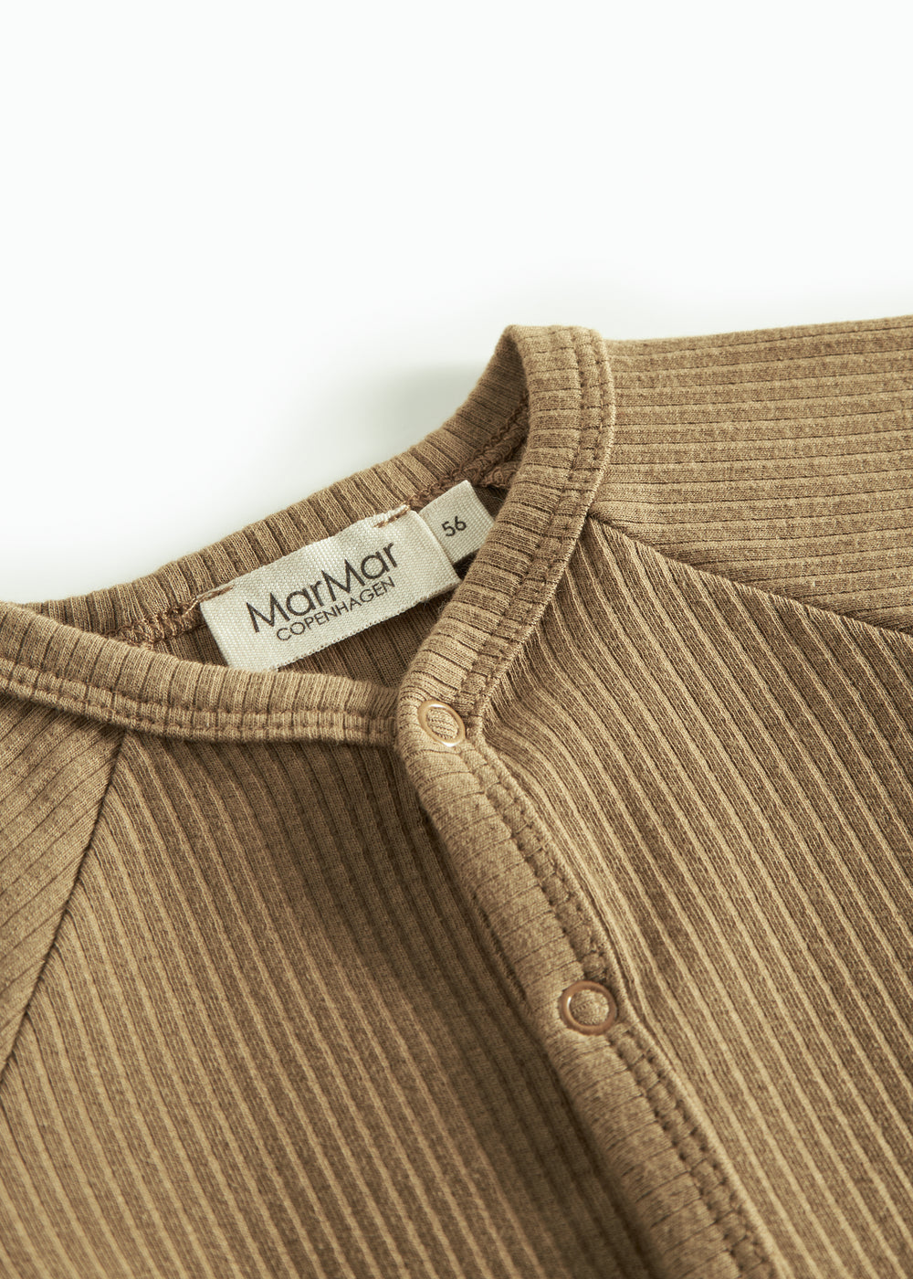 Brun ribstrikket cardigan til børn med knapper foran