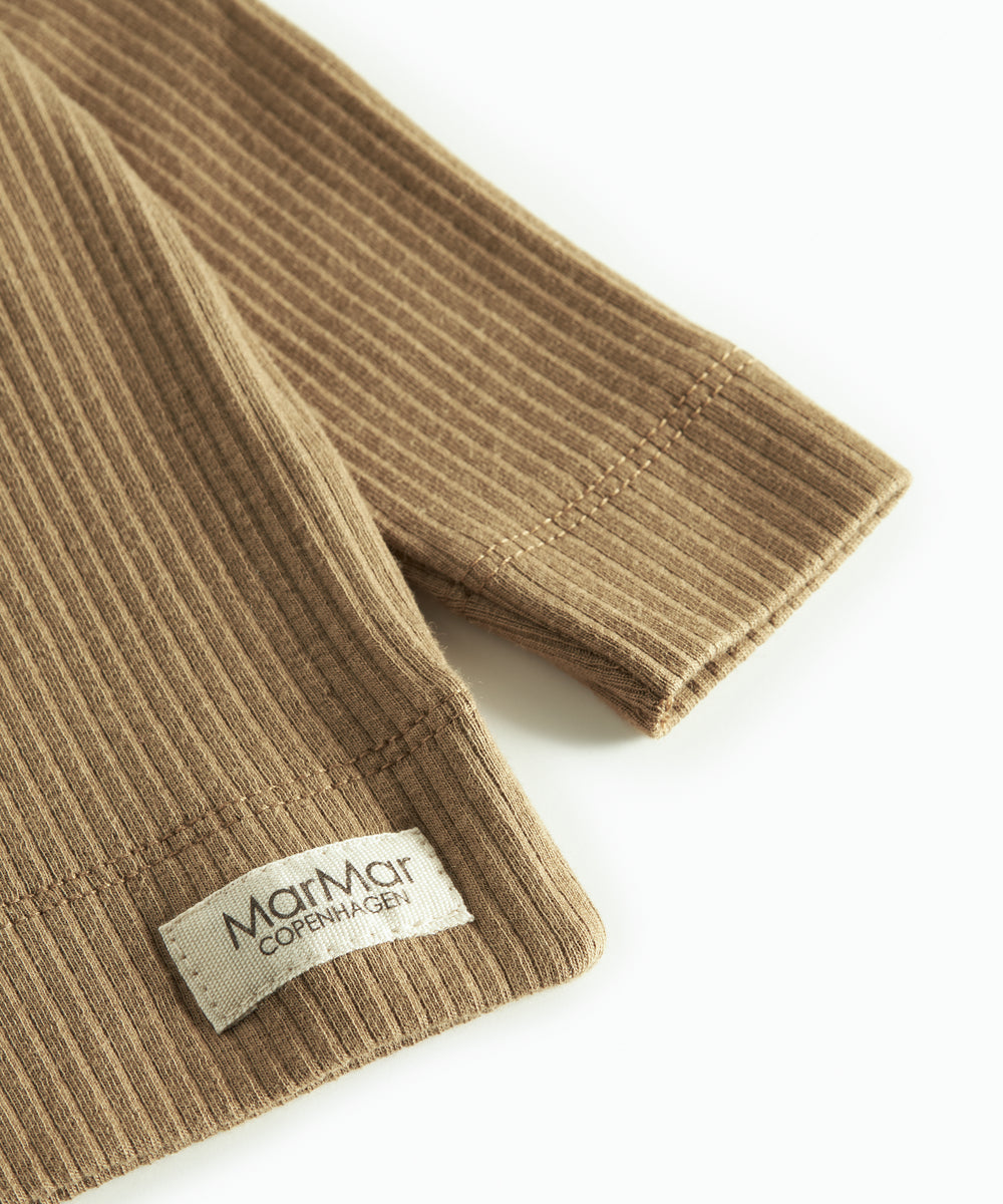 Brun ribstrikket cardigan til børn med knapper foran