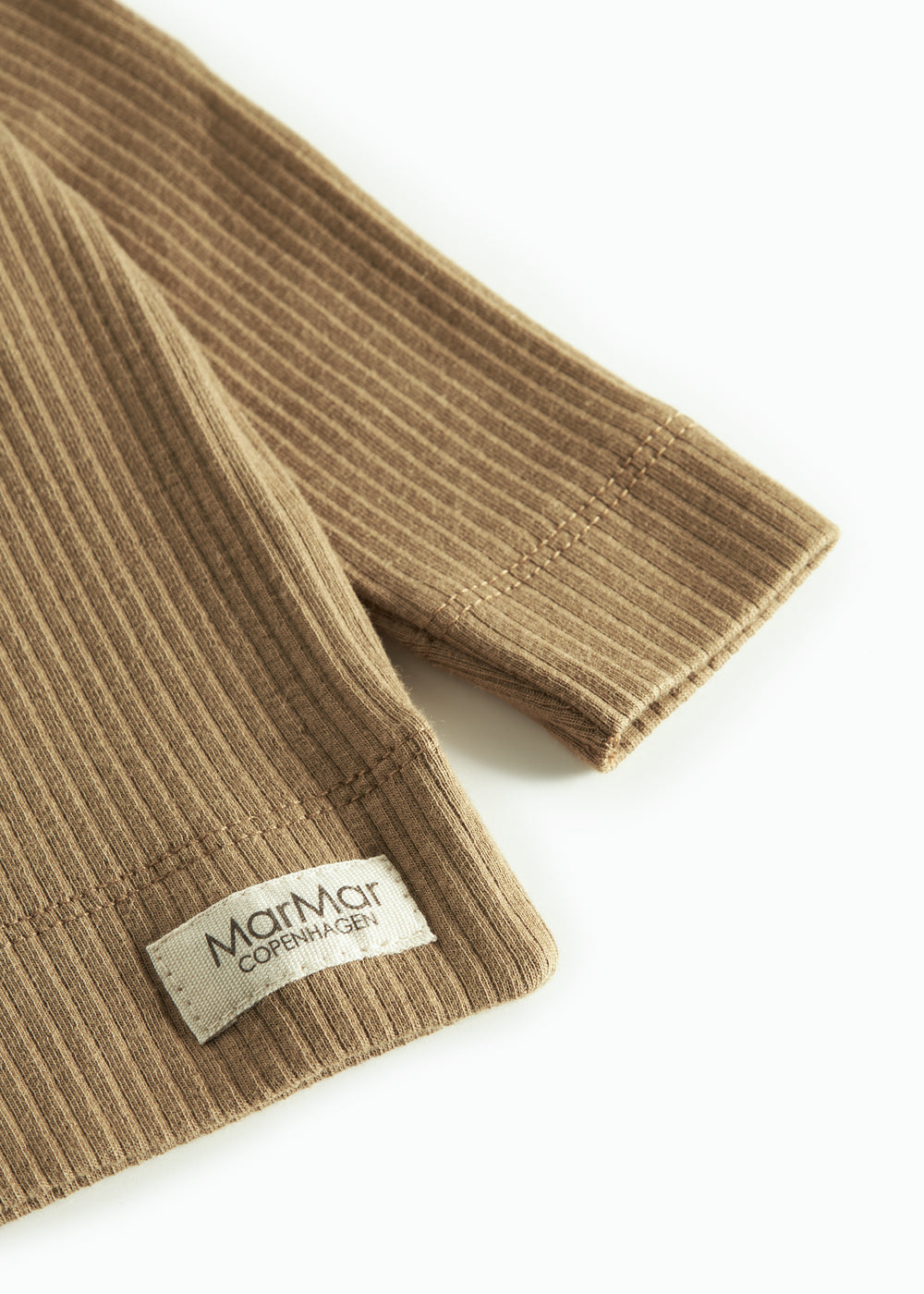 Brun ribstrikket cardigan til børn med knapper foran