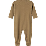 Ribbstrikket brun heldragt til baby i blødt materiale med lange ærmer, lange ben, tryknapper og futter