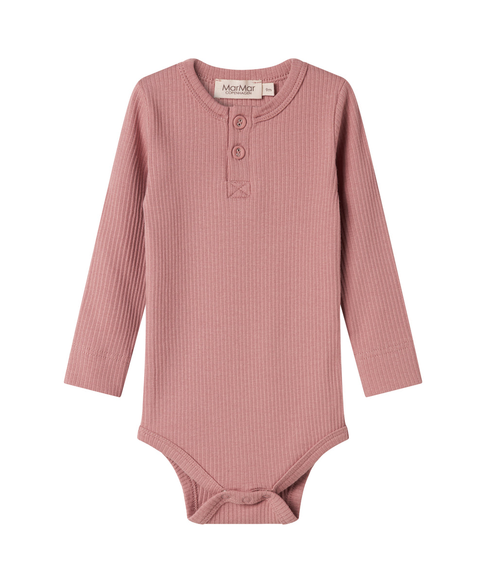 Lyserød ribstrikket babybody med lange ærmer og knapper