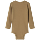 Brun ribstrikket babybody med lange ærmer og knapper mellem benene