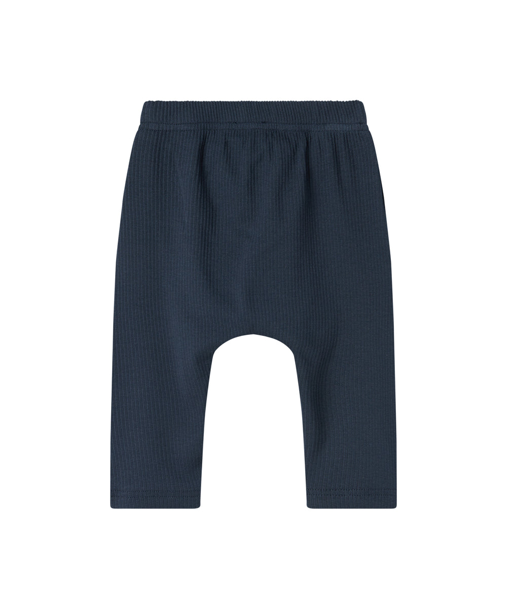 Blå ribstrikkede babybukser med elastisk talje og snor