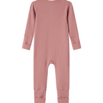 Lyserød ribstrikket heldragt med lange ærmer og ben til baby