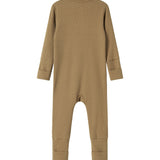 Ribbstrikket brun heldragt til baby i blødt materiale med lange ærmer og lange ben og lynlås