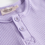 Lys lilla ribstrikket langærmet t-shirt med knapper til børn