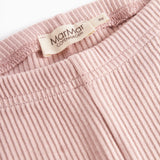 Nærbillede af elastisk talje på lyserøde leggings til børn