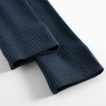 Detalje af blå ribstrikkede leggings til børn