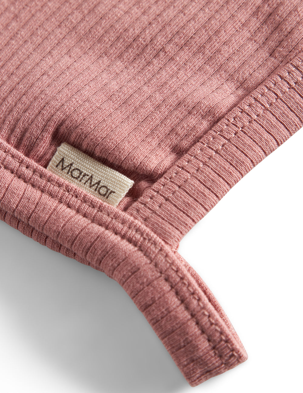 Lyserød ribstrikket hjelm til baby