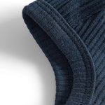 Ribstrikket marineblå hue med spænde til børn