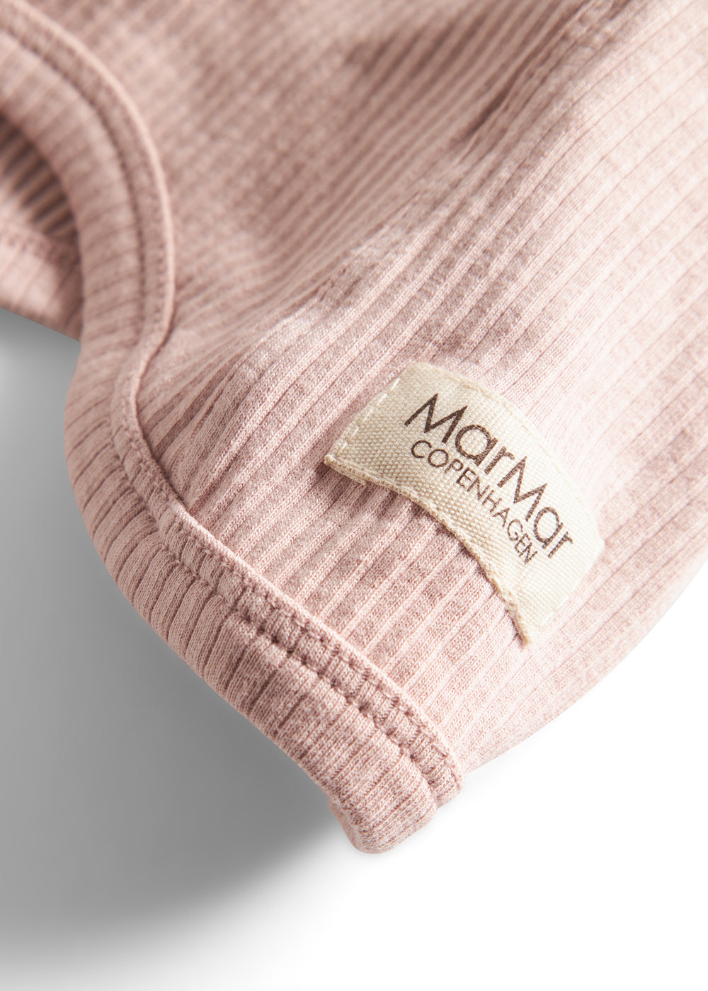 Ribstrikket lyserød elefanthue med MarMar label til børn