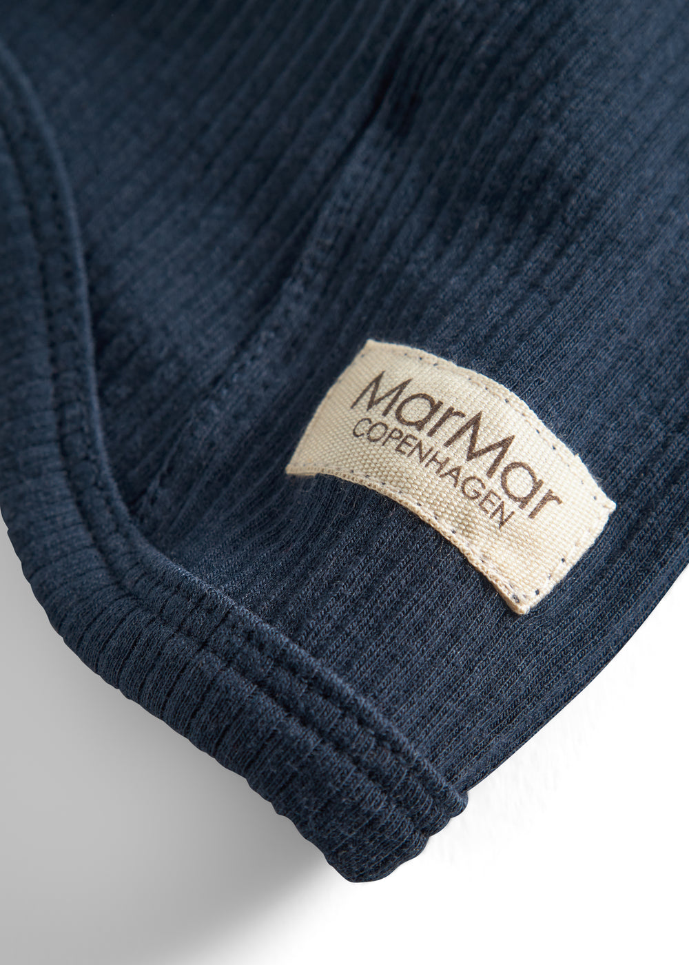 Ribstrikket navy blå elefanthue med MarMar label til børn