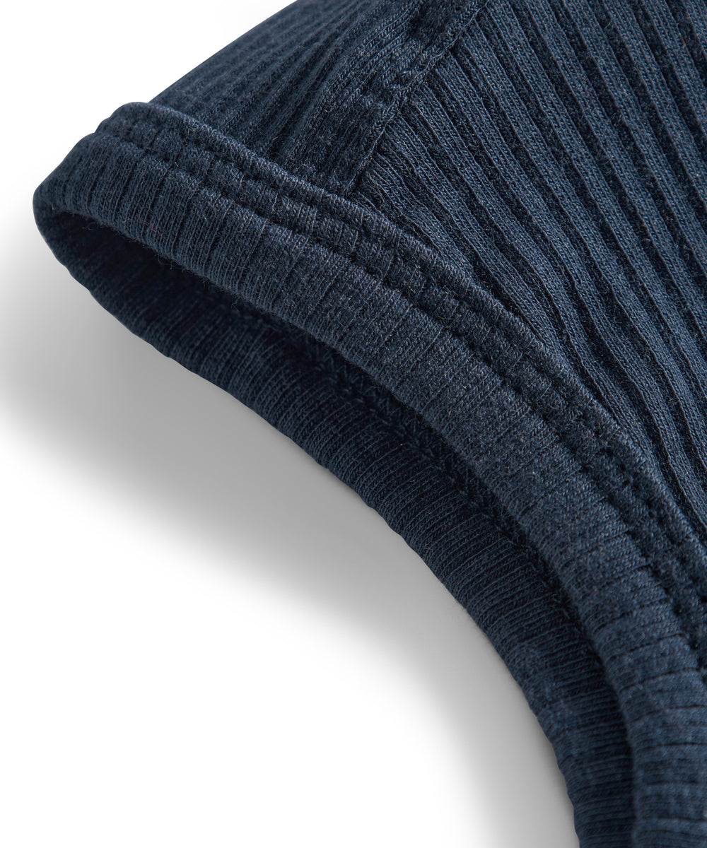 Ribstrikket navy blå elefanthue til børn