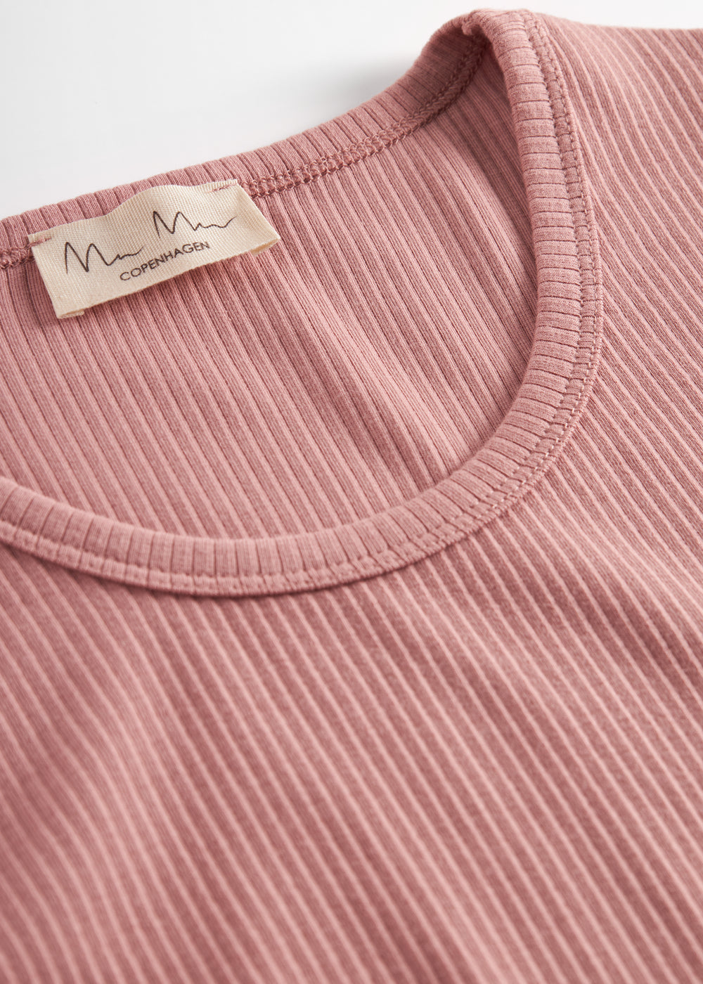Lyserød ribstrikket langærmet dame t-shirt