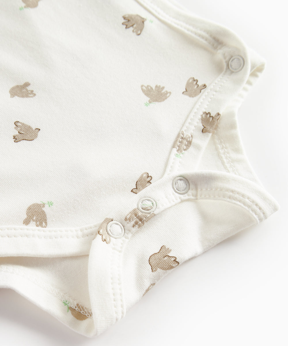 Langærmet bodystocking til nyfødte med slå-om-lukning og fuglmønster