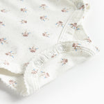 Langærmet bodystocking til nyfødte med slå-om-lukning og blomstermønster