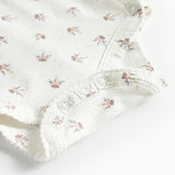 Langærmet bodystocking til nyfødte med slå-om-lukning og blomstermønster