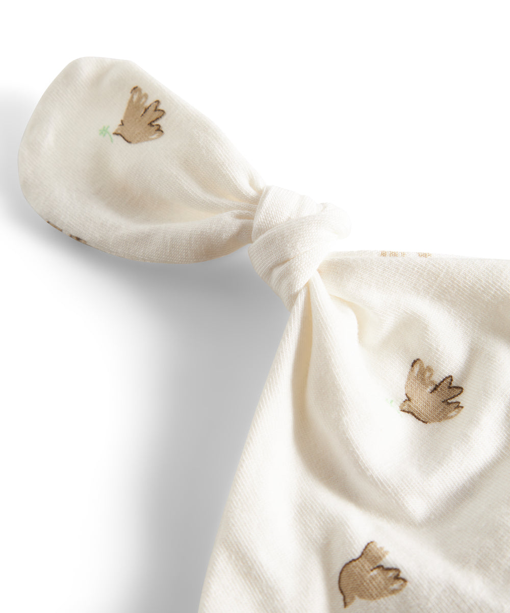 Nærbillede af sløjfe i blødt mønstret stof