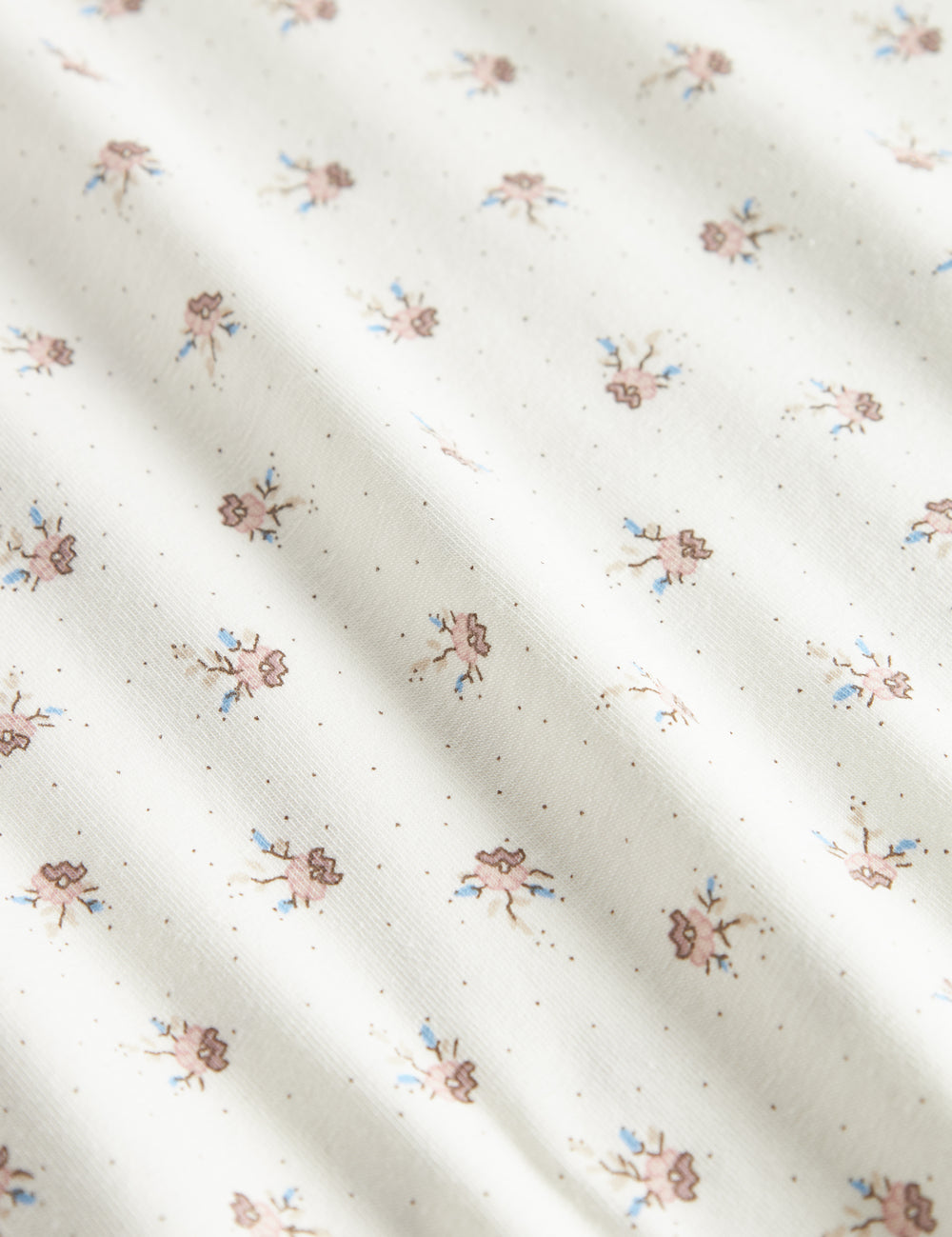 babytæppe med blomstermønster