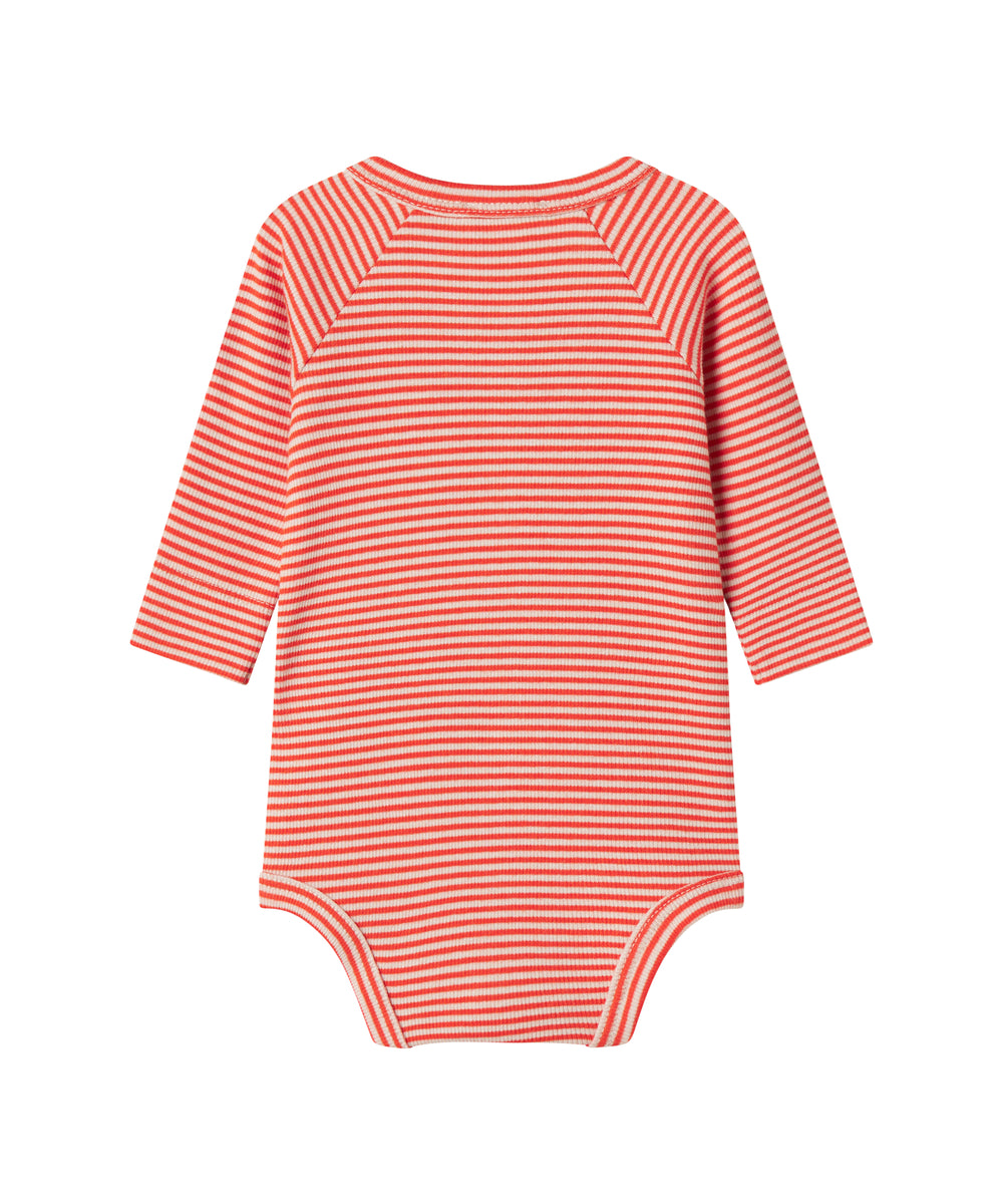 Rød- og hvidstribet body til baby med lange ærmer og knapper foran