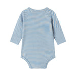 Blå- og hvidstribet body til baby med lange ærmer og knapper foran