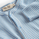 Blå- og hvidstribet body til baby med lange ærmer og knapper foran