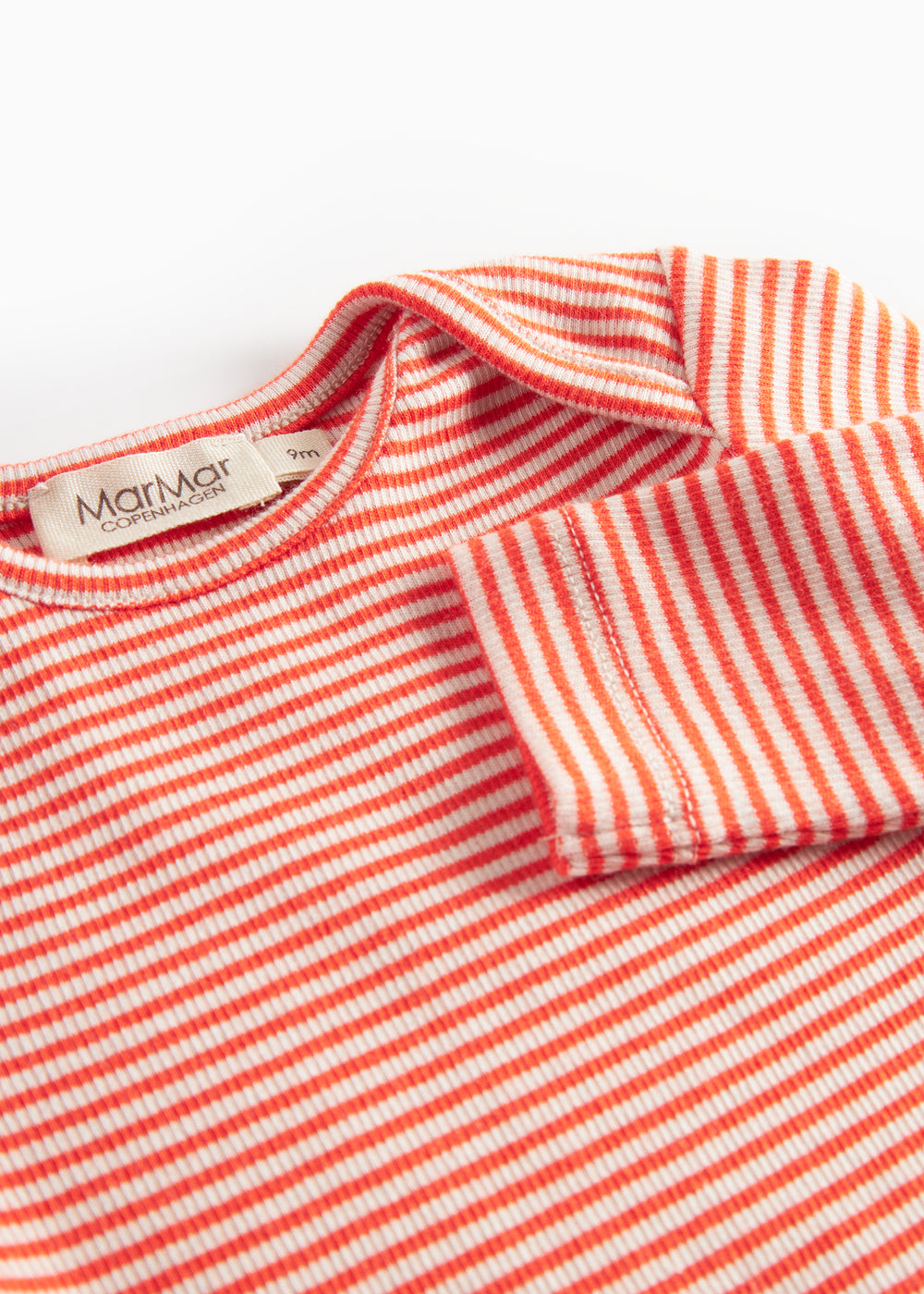 Blå og hvid stribet heldragt til baby med lange ærmer, fødder og trykknapper foran