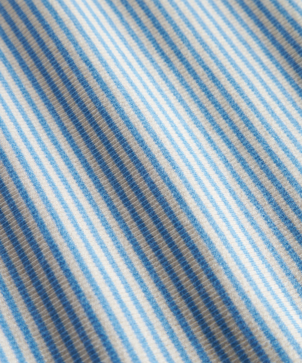 Blå og hvid stribet babytæppe