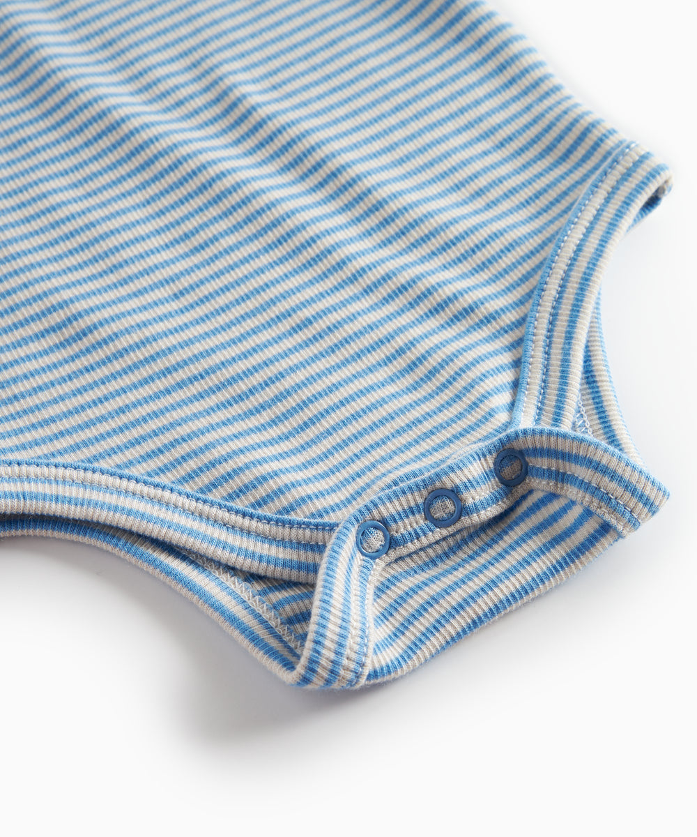 Blå og hvid stribet body til baby med lange ærmer