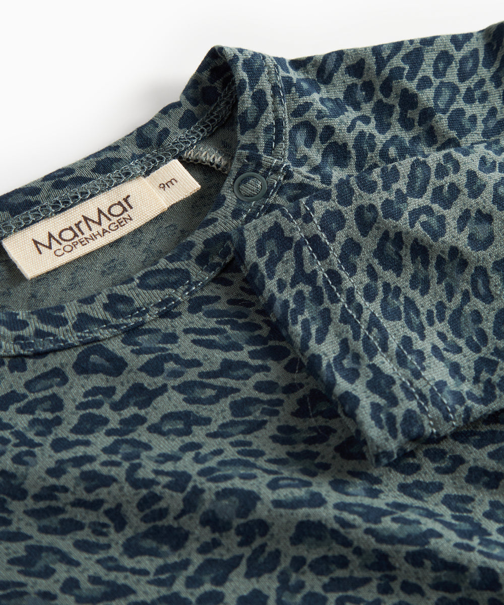 Grøn leopardmønstret babybody med lange ærmer