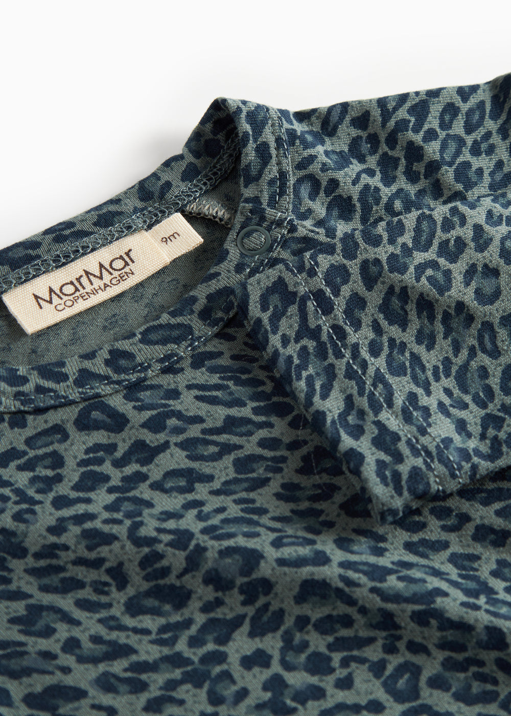 Grøn leopardmønstret babybody med lange ærmer