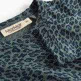 Grøn leopardmønstret babybody med lange ærmer