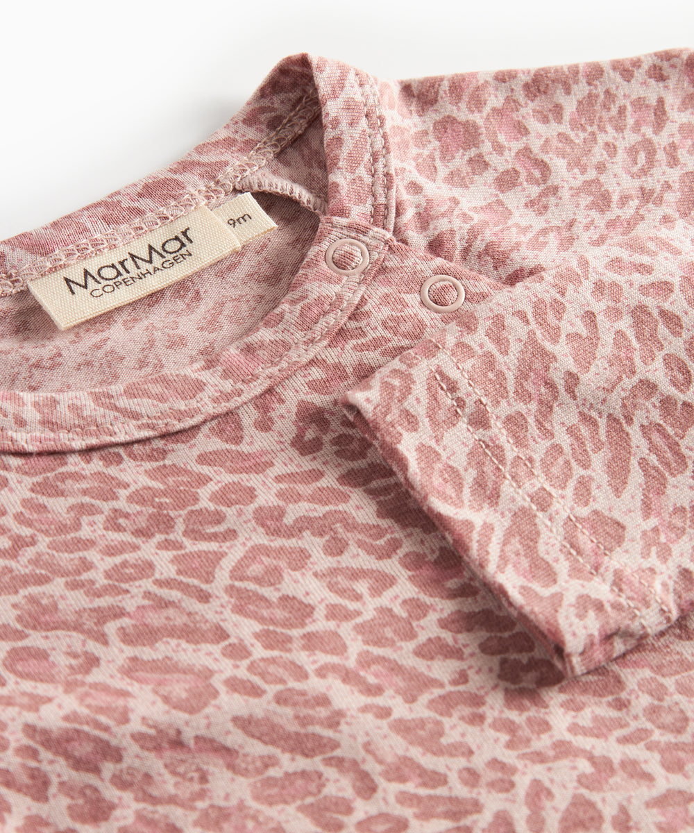 Lyserød leopardmønstret babybody med lange ærmer