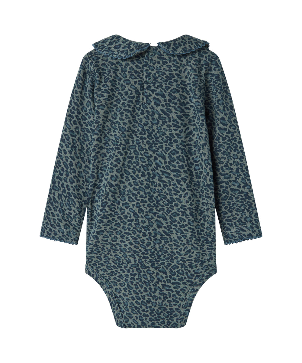 Grøn leopardmønstret babybody med lange ærmer og krave