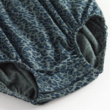 Grøn leopardmønstret babybody med lange ærmer og flæser